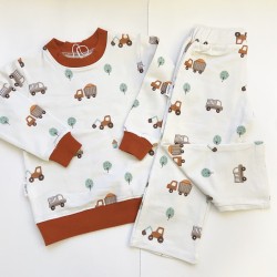 Conjunto sudadera y...